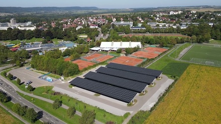 Solarcarport liefert Strom für das Schenkenseebad in Schwäbisch Hall.
