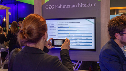 Das BMI stellte den Entwurf der strategischen Leitplanken für das Zielbild der OZG-Rahmenarchitektur auch auf der Smart Country Convention vor.