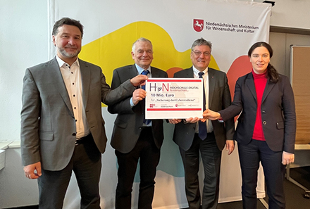 Das Land Niedersachsen fördert ein Verbundprojekt zur Stärkung der IT-Sicherheit an niedersächsischen Hochschulen mit 10 Millionen Euro.


