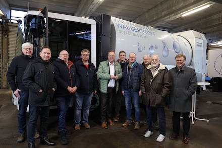 Inbetriebnahme des neuen wasserstoffbetriebenen Abfallsammelfahrzeugs der Stadt Cuxhaven.