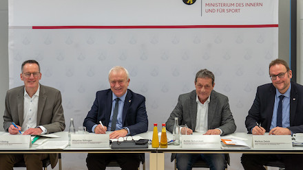 Rheinland-Pfalz: Unterzeichnung der IKZ-Vereinbarung.