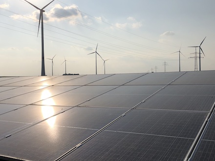 In Baden-Württemberg wurden 2023 rund 140.000 neue Photovoltaikanlagen und nur neun Windräder in Betrieb genommen.