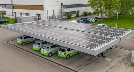 Mit dem Förderprogramm „Parkplatzüberdachung mit Photovoltaik“ unterstützt das Ministerium für Umwelt, Klima und Energiewirtschaft eine effiziente Nutzung bereits versiegelter Parkplatzflächen in Baden-Württemberg.