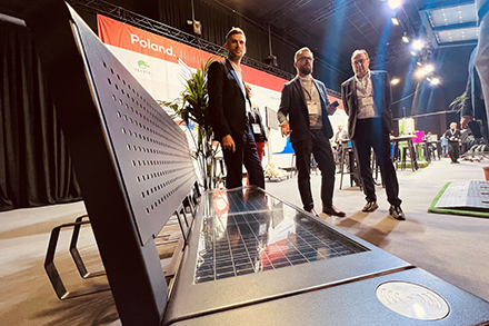Eine Solarbank, die für verschiedene Aufgaben konfiguriert werden kann, präsentierte die polnische Delegation beim Smart.City-Summit.Niederrhein 2024.