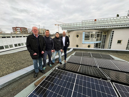 Bei der Einweihung der Photovoltaikanlage auf dem Kundenzentrum der Hertener Stadtwerke.