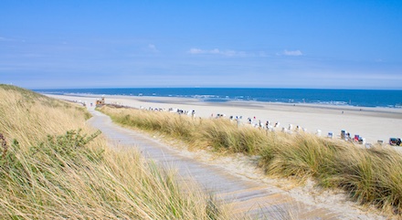 Strand von Norderney: Stadtwerke müssen saisonale Schwankungen in der Auslastung des Netzes abfangen.